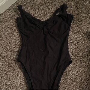 Signature Swim Underwire One-Piece Swimsuit -ONYX